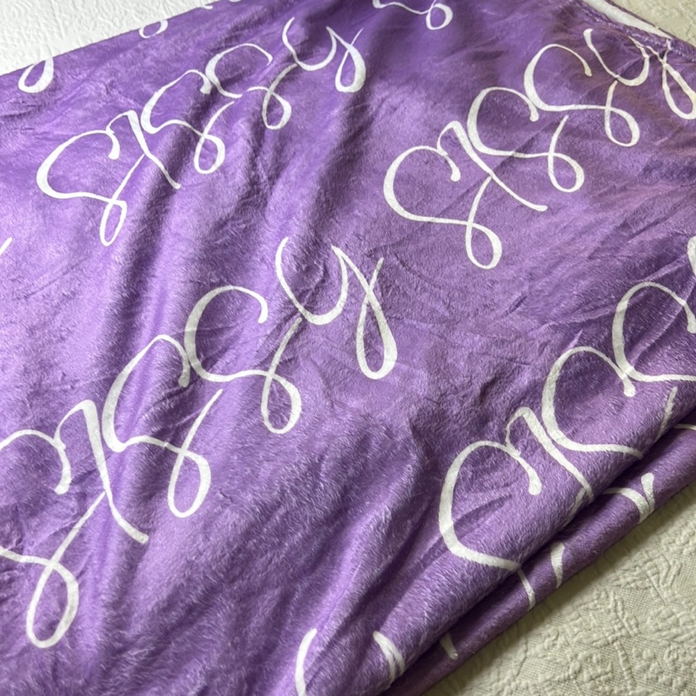 ⭐️SISSY purple fleece large fuzzy blanket nwt